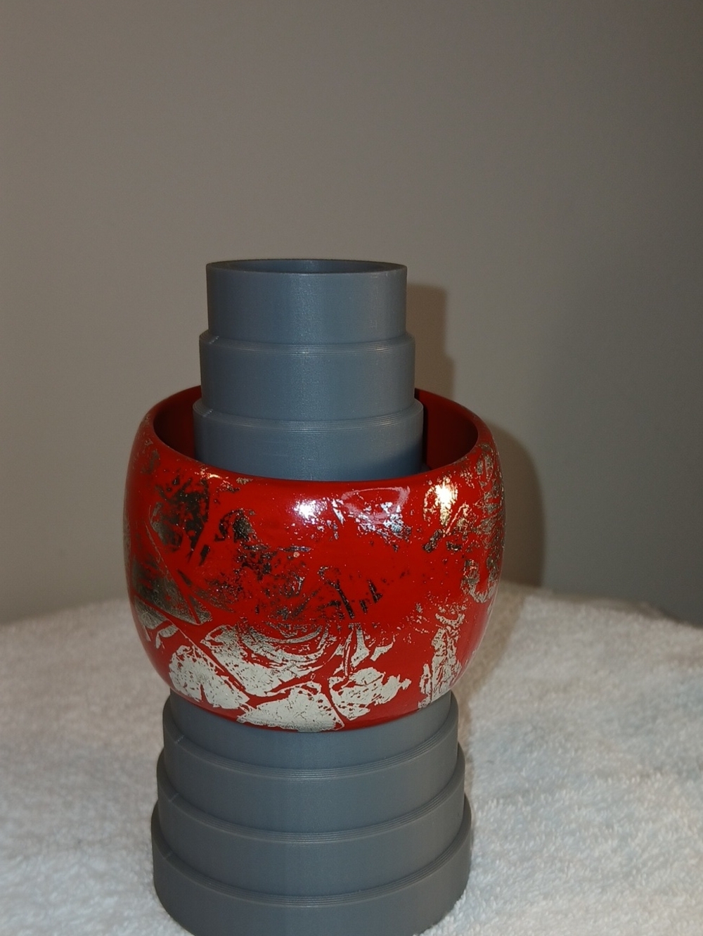 Red Decorative Resin Bangle Bracelet - Fashion Accent